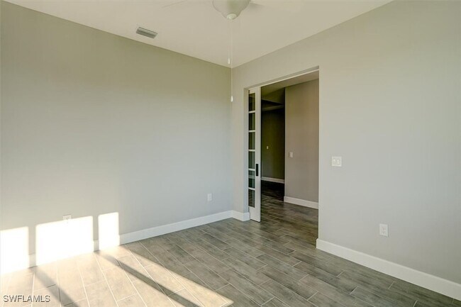 Building Photo - 428 SW 28th Pl