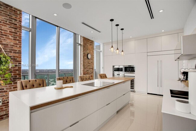 Building Photo - 3301 NE 1st Ave