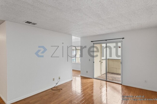 Building Photo - 2547 Easton Ln