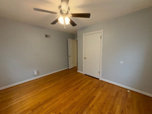 Building Photo - 421 Cannonbury Dr