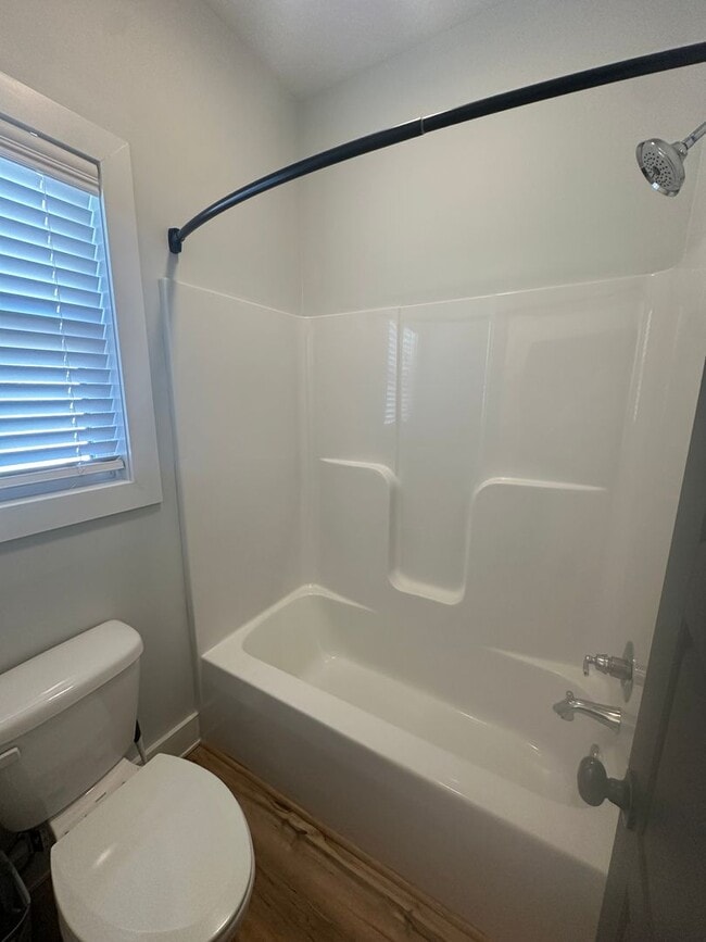 Building Photo - Stunning 4BR/2BA Home in Legacy Hill Estates