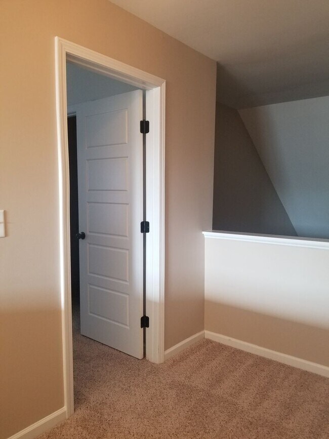Building Photo - Large 4 Bedroom Home in Towne Pointe! Showings Coming Soon!!!