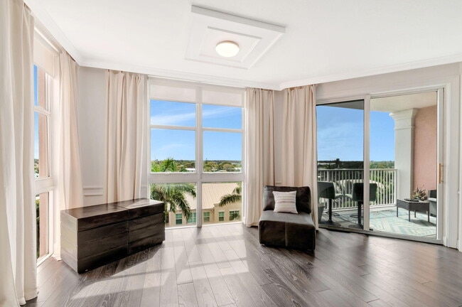 Building Photo - 804 E Windward Way