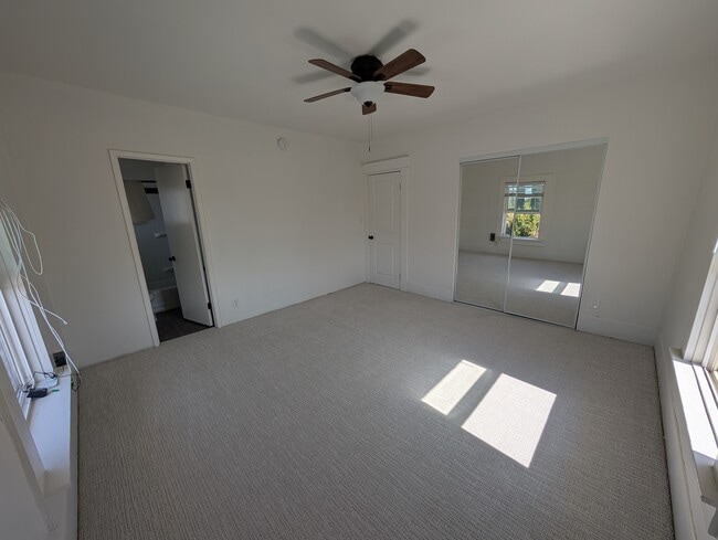 Building Photo - 208 D Ave