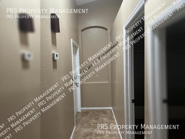 Building Photo - 1041 E Silverwood Dr