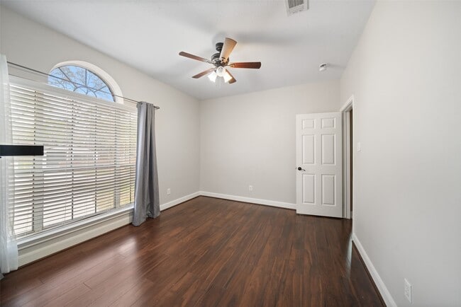 Building Photo - 2438 Ripplewood Dr