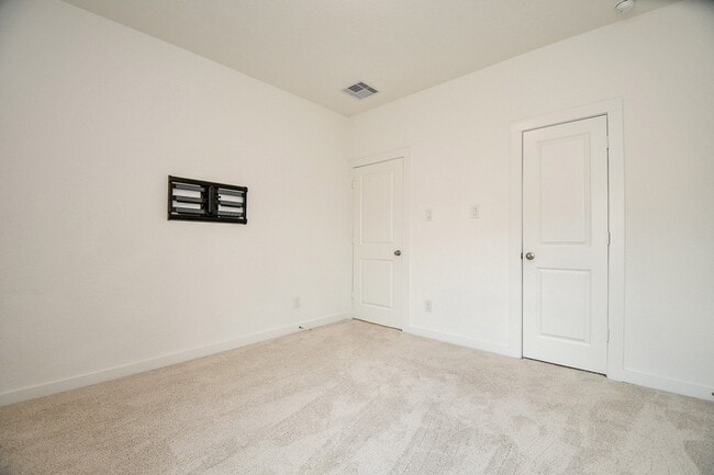 Building Photo - 943 Malibu Shr Ln