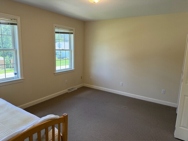 Building Photo - 233 S Bayshore Dr