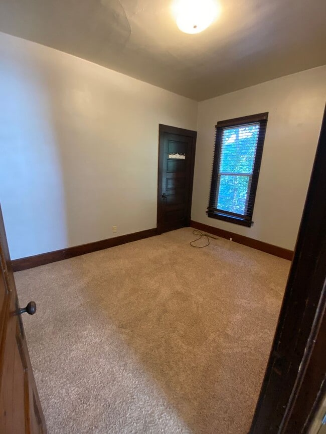 Building Photo - 3 Bed 1 Bath House