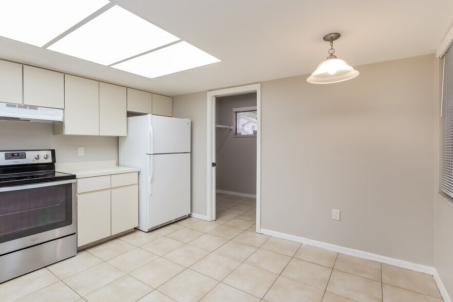 Building Photo - 3577 Raintree Ln