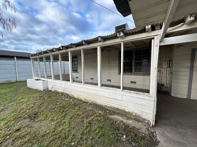 Building Photo - 2-Homes