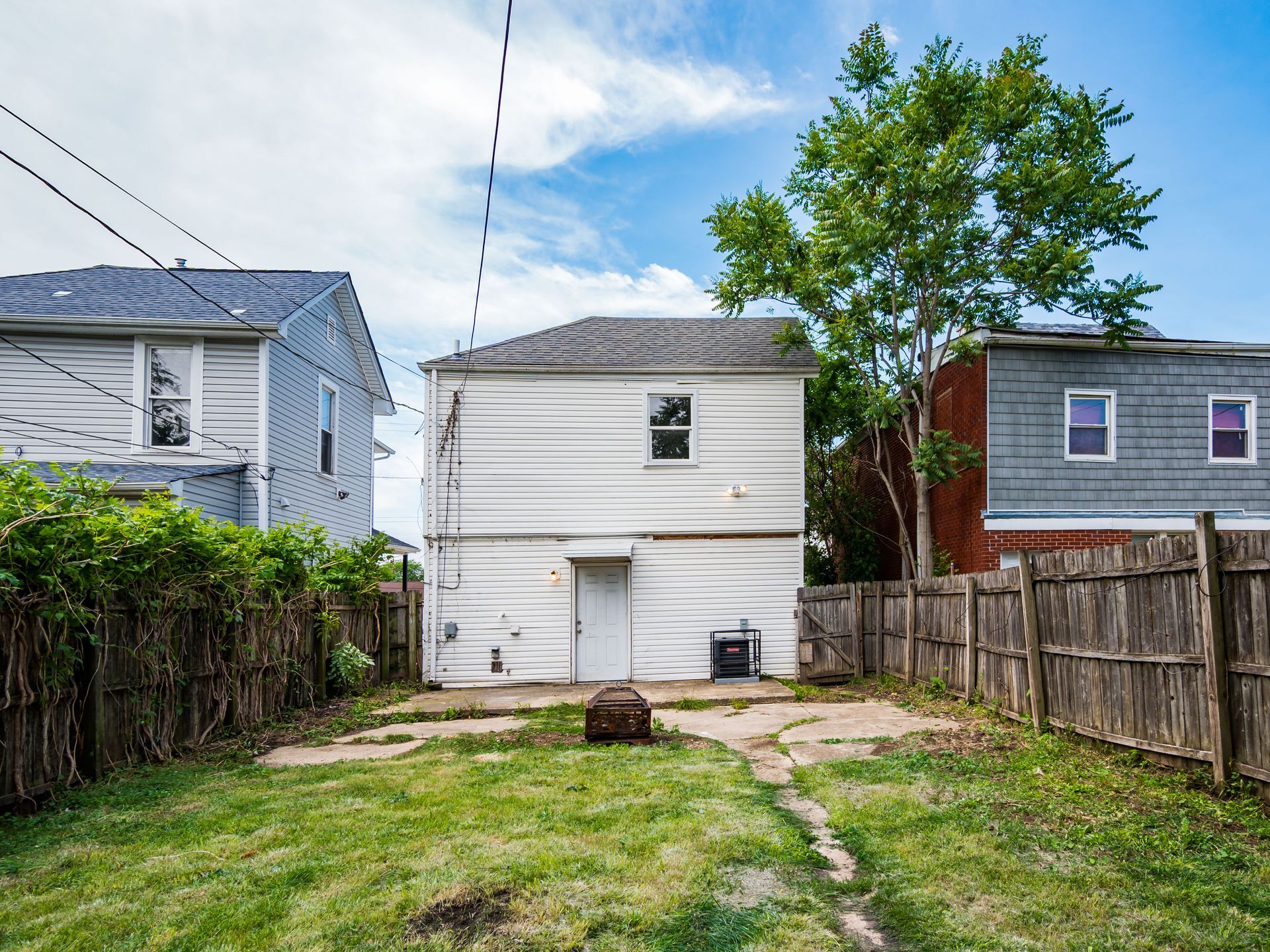 Building Photo - 100 S Oakley Ave