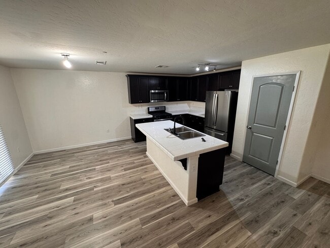 Building Photo - Lovely Home for rent in Hanford,Ca