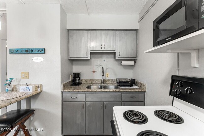 Building Photo - 211 Circle Dr