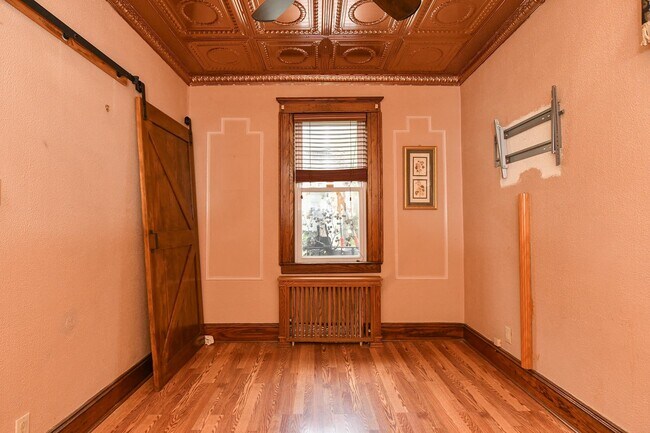 Building Photo - 610 Columbia Ave