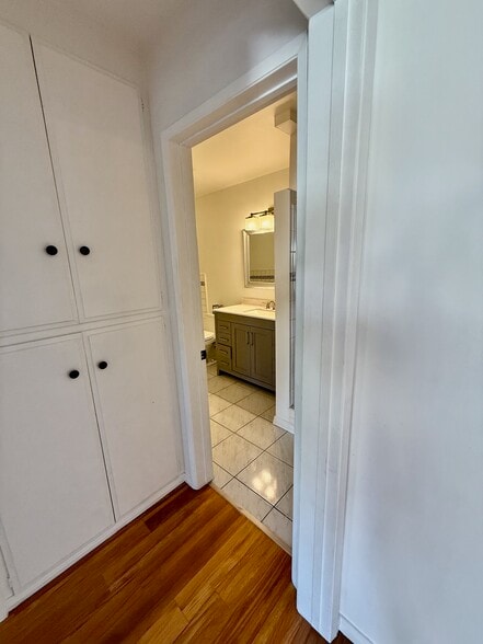 Building Photo - 5600 Kensington Way