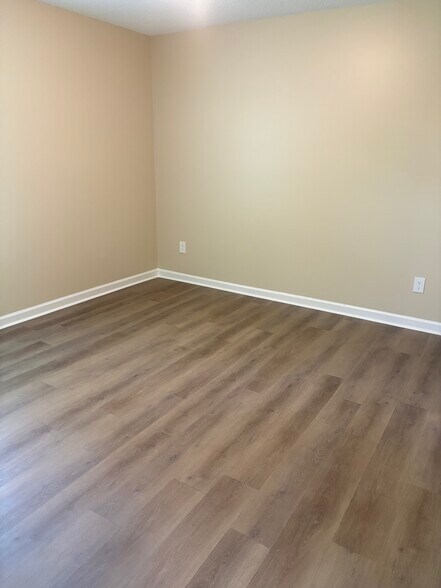 Sunny master bedroom - 1039 N Lakeshore Dr