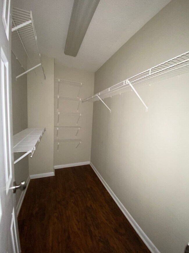 Building Photo - 2 Bedroom 2 Bathroom Unit @ Park Circle
