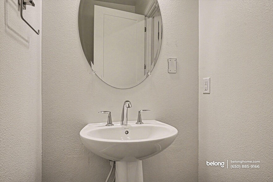 Building Photo - 1749 Kilowatt Wy