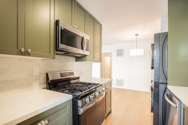 Building Photo - 921 N Gardner St