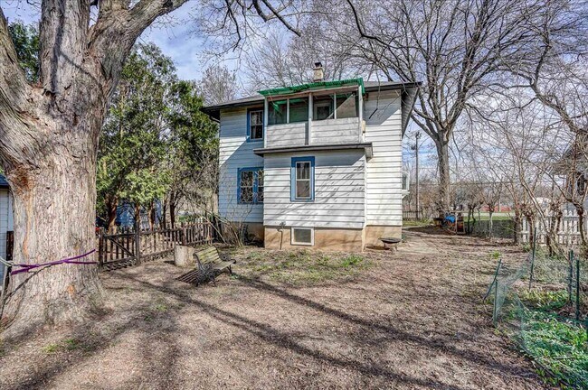 Building Photo - 513 Troy Dr