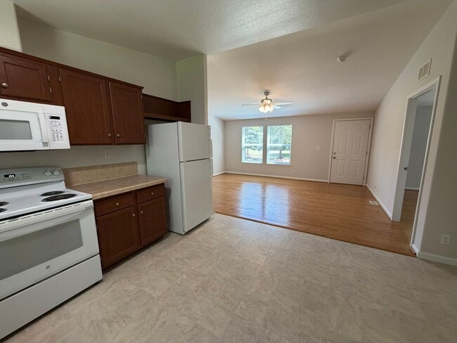 Building Photo - Peaceful Living – 3 Bedroom, 2 Bath Single-Family Home