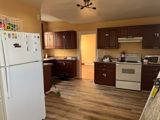 Building Photo - 181 High St