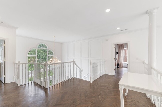 Building Photo - Luxury Furnished Home
