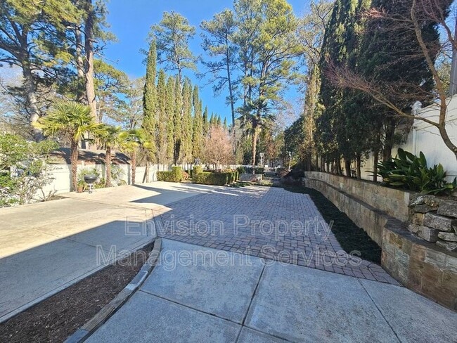 Building Photo - 1761 Monroe Dr NE