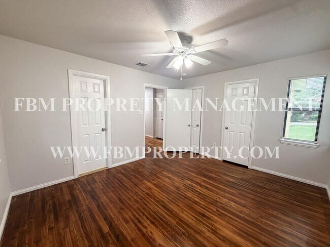 Building Photo - 108 Sunset Cir