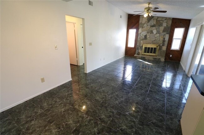 Building Photo - 5017 Oakshire Dr