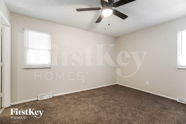 Building Photo - 1805 SW Speas Dr