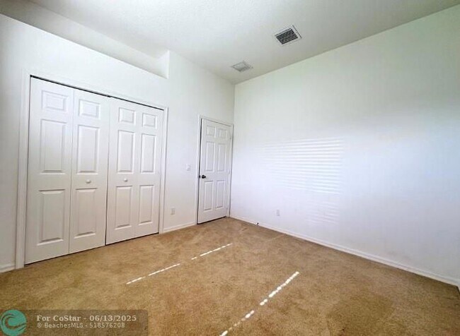 Building Photo - 2811 Serenity Cir S