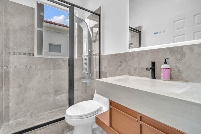 Building Photo - 5374 SW 33rd Ave