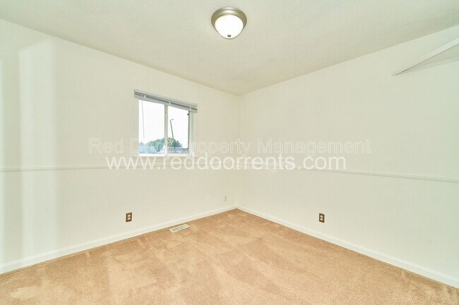 Building Photo - 5422 Greenfield Ave