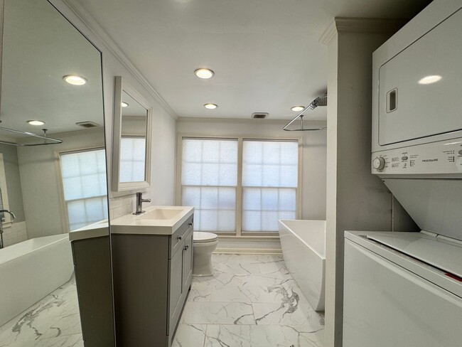 Building Photo - 823 W. Fifth Street