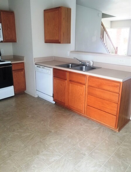 Building Photo - 313 Creek St