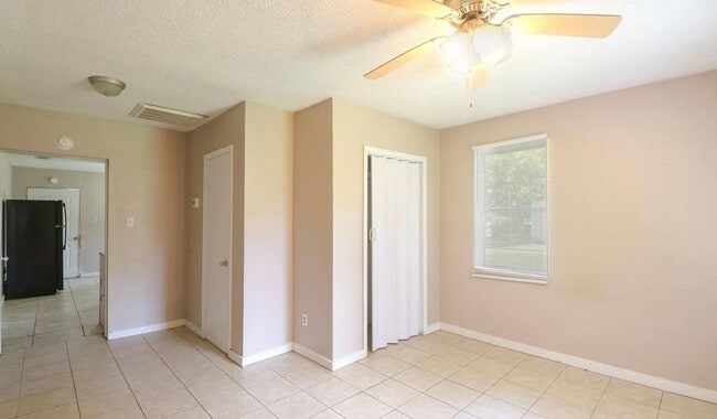 Building Photo - 5012 Merdian Street Unit A