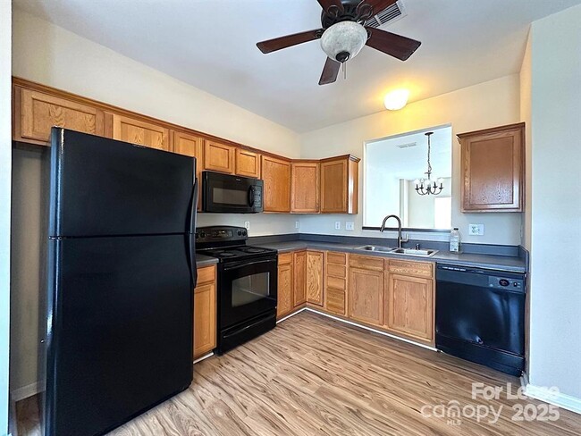 Building Photo - 15683 King Louis Ct