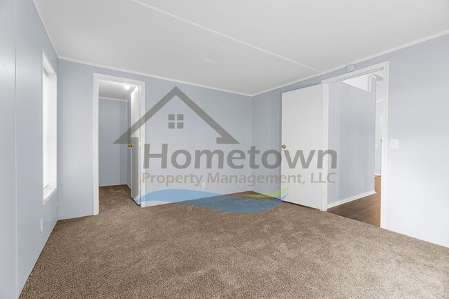 Building Photo - 3 Bedroom 2 Bathroom Home with Off-Street ...
