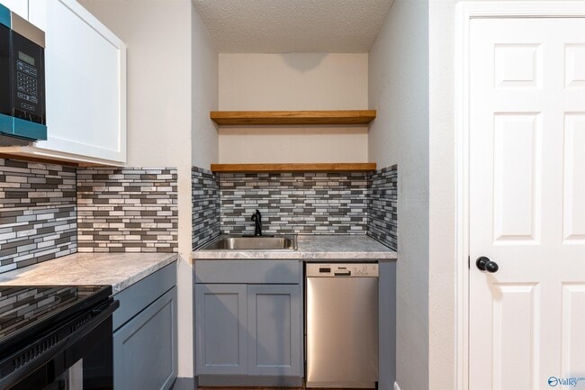 Building Photo - 112 Wilkenson Dr NE