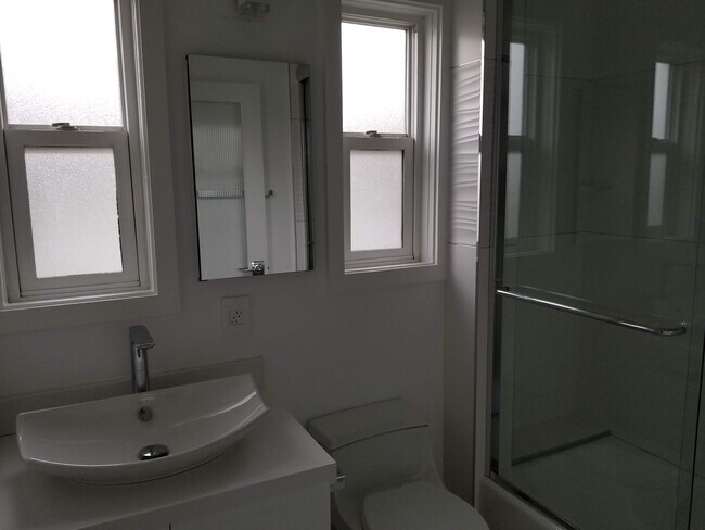 bathroom - 10880 National Blvd