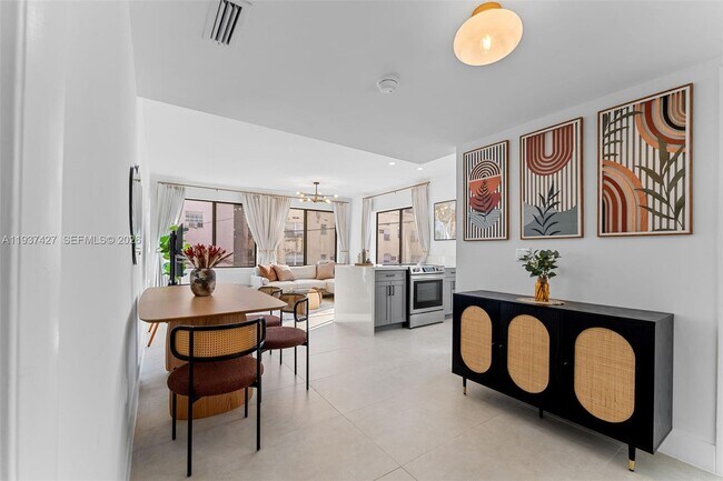 Building Photo - 1144 SW 4th St