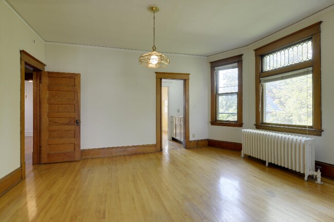 Building Photo - 569 Ottawa Ave