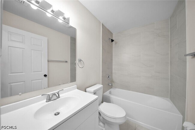 Building Photo - 4106 SW 7th Pl