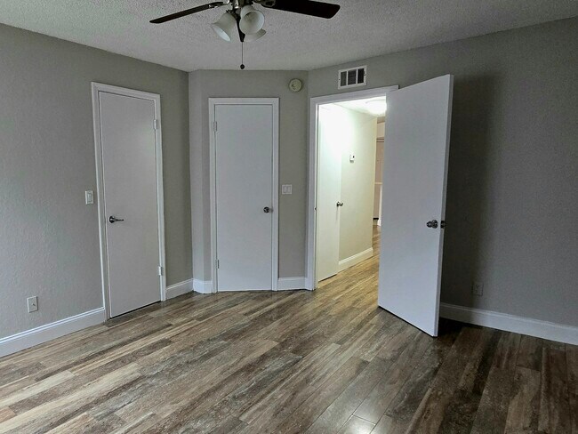 Building Photo - 4630 Commander Dr
