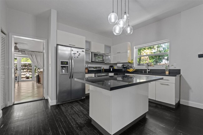 Building Photo - 2280 SW 16th Ct
