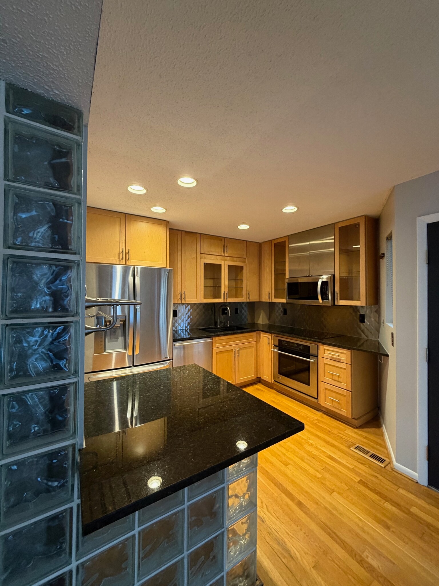 Building Photo - 1091 Harrison Ave