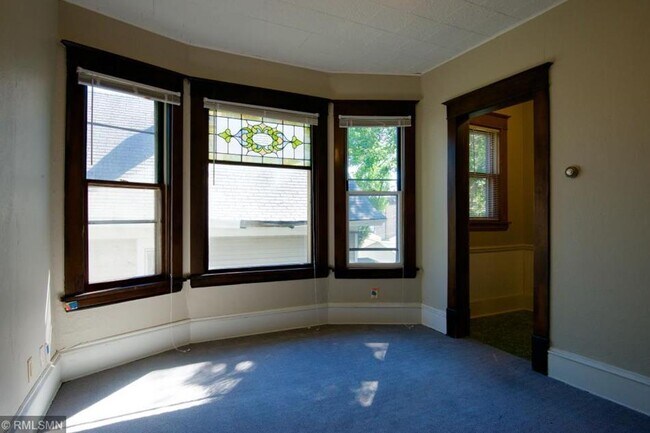 Living room - 1165 14th Ave SE