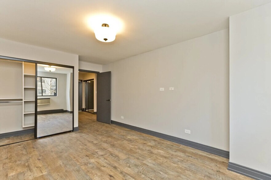 Building Photo - 518 W Wrightwood Ave